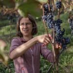 Corinne Bertschi vom Bio-Weingut Wingert im Rebberg im Thurgau – nachhaltige Produktion von Schweizer Bio-Premiumwein.